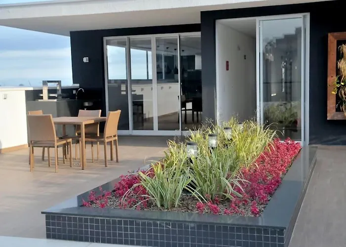709- Apartamento Decorado Encantador, mobiliado, amplo, cozinha completa, Excelente localização no Rebouças